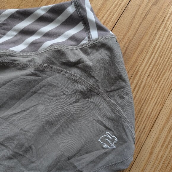 EUC Rabbit Catch Me If You Can Running Shorts Large Silver Filigree Stripe gray - Picture 2 of 11